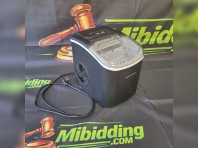 Lot 112-0275-22B - Hamilton Beach HBIC2912-Black Ice Maker Hamilton Beach Ice Maker 26 pounds of ice per day. Gently Us...