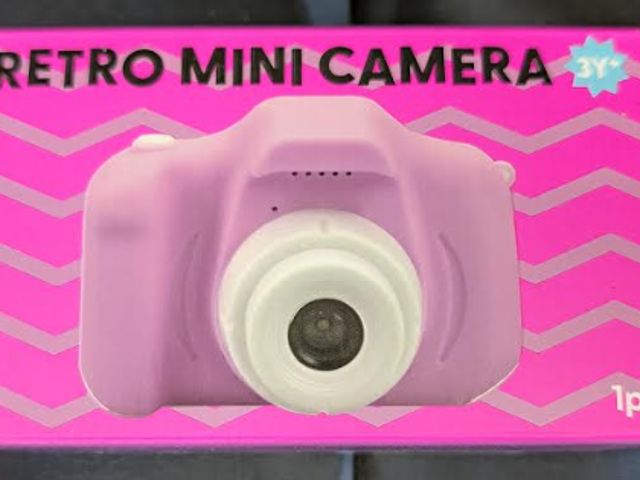 Lot 112-0259-22B - Retro mini camera with USB cable for charging. New.