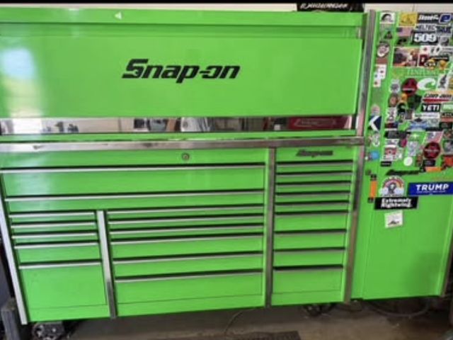Lot 112-0001 - Snap on Snap On master series tool box