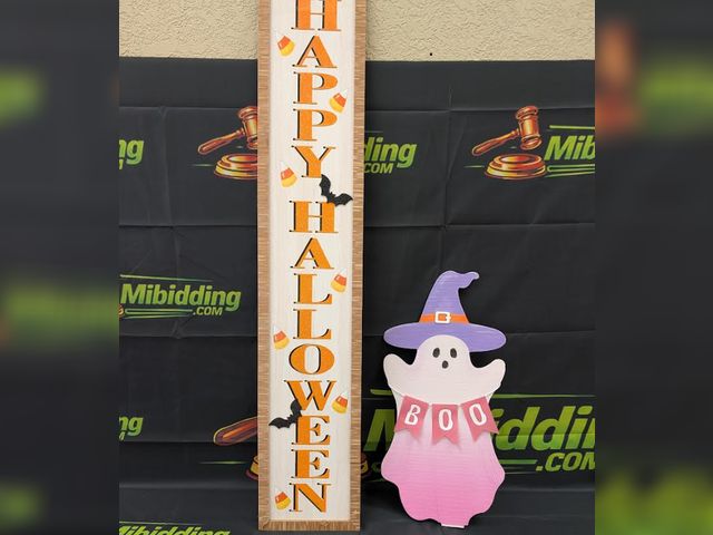 Lot 112-0560-31C-1 - Lot of 2 Halloween signs. Taller of the 2 is 4ft X 9in. New.