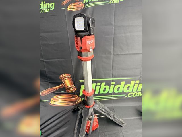Lot 112-0009-21c - Milwaukee M12 ROCKET Dual Power Tower Light