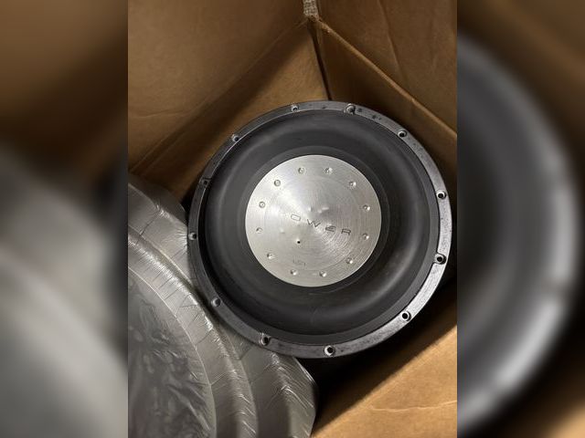 Lot 112-0114-21b - Rockford fosgate T2 Rockford fosgate T2 10 inch subwoofer