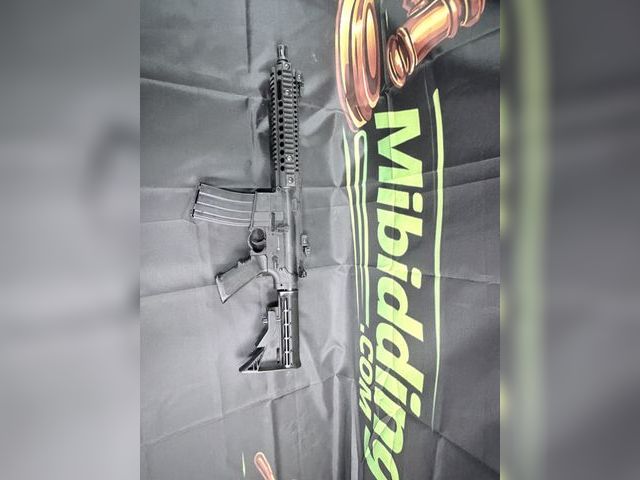 Lot 112-0101-21a - Crosman full auto and semi auto BB gun. Used like new.