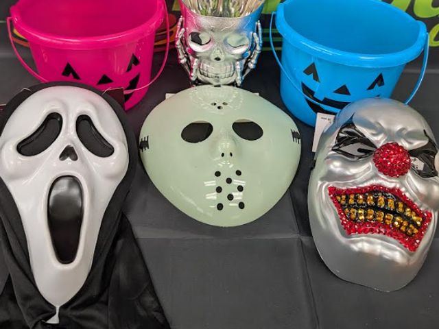 Lot 112-0562-31C-1 - Lot of assorted Halloween merchandise. All brand new. See picture for reference.