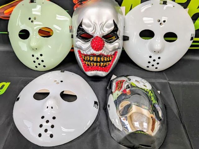Lot 112-0561-31C-1 - Lot of 5 assorted Halloween masks. New.