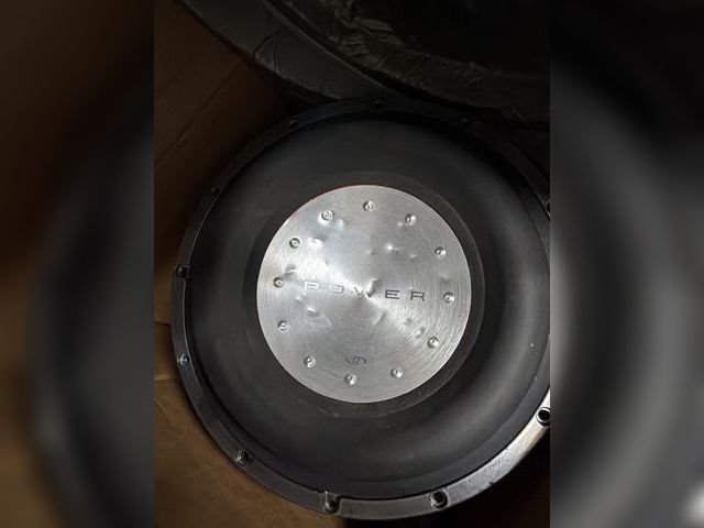 Lot 112-0115-21b - Rockford fosgate T2 Rockford fosgate T2 10 inch subwoofer