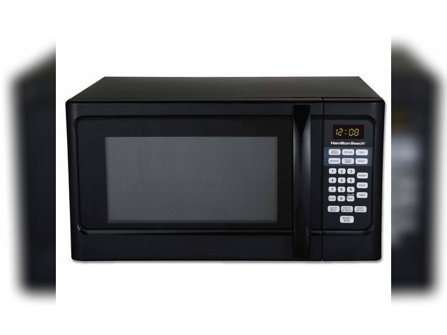 Lot 112-0279-22B - Microwave Oven Hamilton Beach 1000 watt microwave. Used.