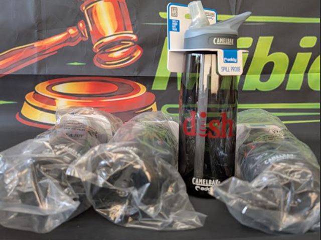 Lot 112-0270-22B - Lot of 4. Camelbak Eddy Dish network plastic flip straw bottle. New.