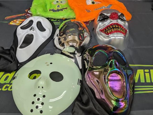 Lot 112-0551-31C-1 - Lot of assorted Halloween masks. New.