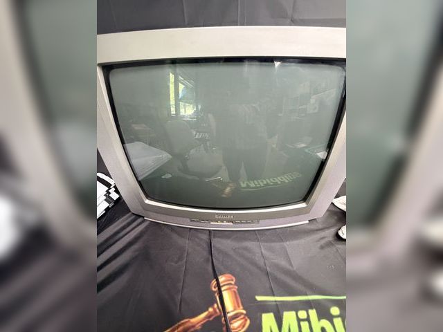 Lot 112-0238-21c - Old style Philips 20 inch tv tested works no remote