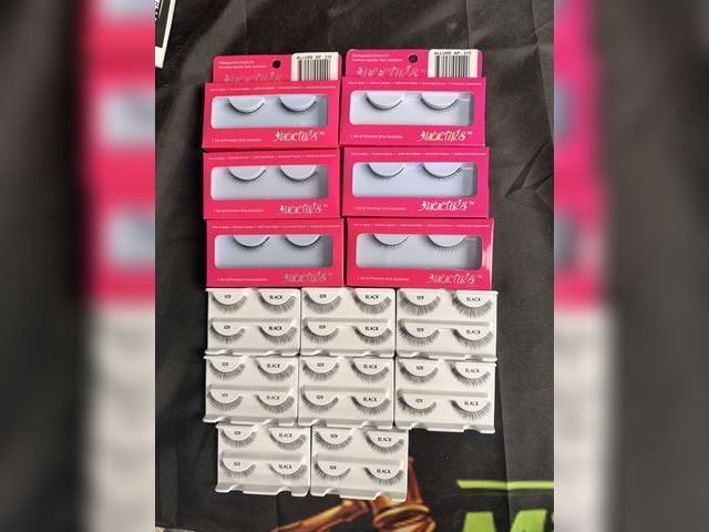 Lot 112-0233-22a - New Lot of 22 new allure fake eye lashes.