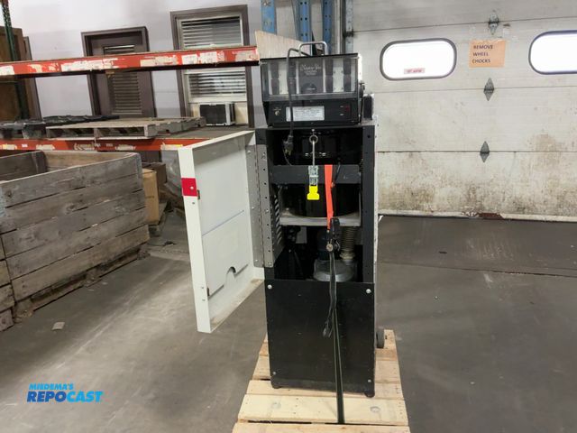 Lot 2-69437 - Maguire clear-VU loading system