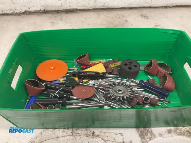 Lot 2-33907 - lot of misc. cutting &amp; grinding tools