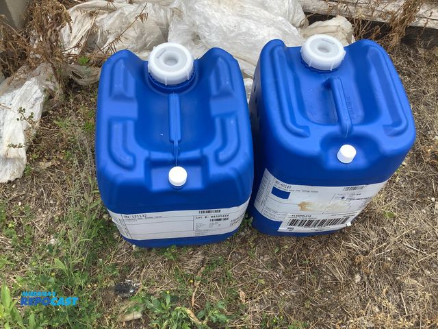 Lot 2-64403 - lot of 2 5 gallon blue plastic containers, contained a food product, clean inside