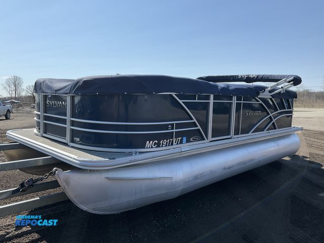 Lot 2-22935 - 2022 Sylvan Pontoon Mirage 8520 20’10” Pontoon Boat