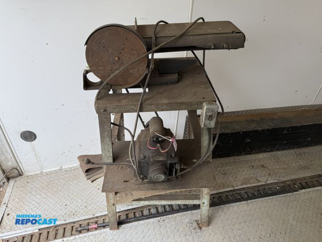 Lot 2-25590 - CRAFTSMAN BELT &amp; DISC SANDER ON HEAVY DUTY STAND