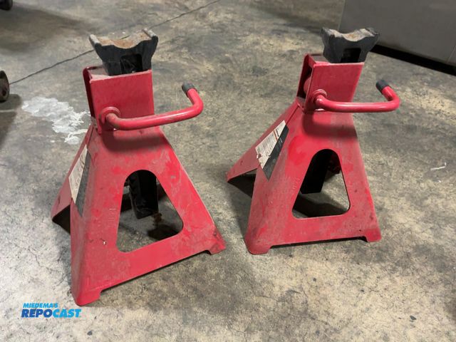 Lot 2-27816 - Lot of 2 steelman 12-ton jack stands