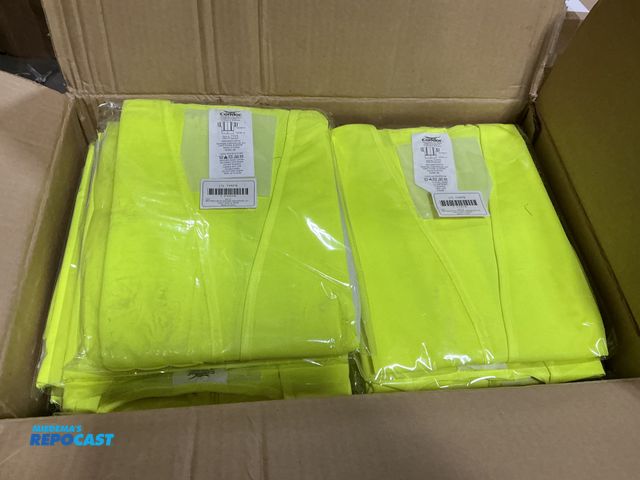 Lot 2-62869 - Box of Many Condor High Visibility Vests, Size M