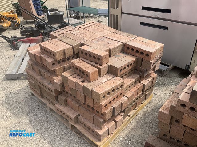 Lot 2-36707 - Pallet of red bricks