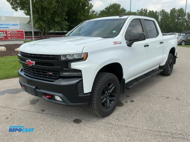 Lot 2-45726 - 2019 Chevrolet Silverado 1500 LT Trail Boss Crew Cab Short Box Pickup Truck 4x4