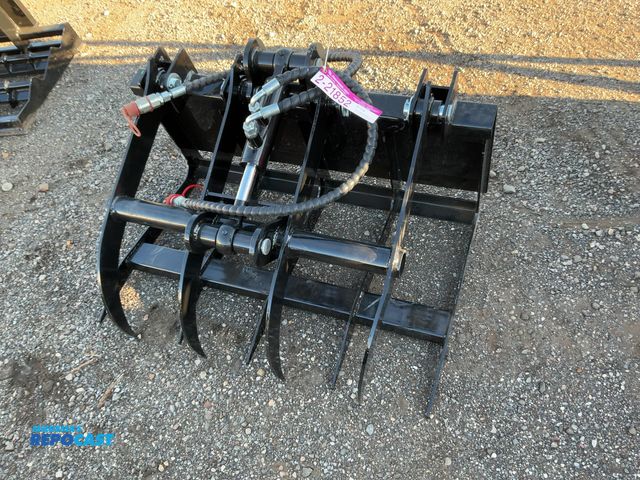 Lot 2-21852 - SDLANCH 37" Grapple Mini Skid Steer Attachment, Single Hydraulic Grapple Arm, Has Hydraulic Hoses wi...