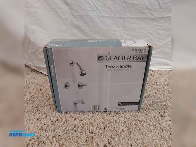 Lot 2-79310 - 1 New Glacier Bay 1002 910 927 Brand New - Two Handle Tub and Shower Set. Color Chrome. Aragon colle...