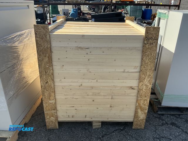 Lot 2-73434 - 700 1 1/2" wooden spindles, all between 40-46"- good condition