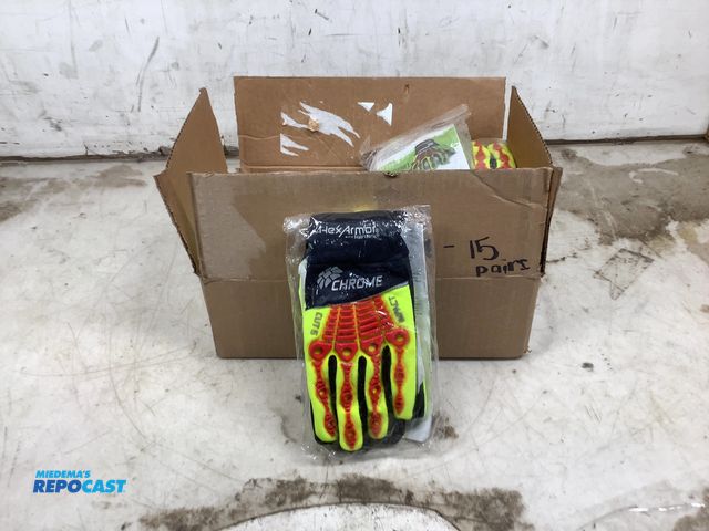 Lot 2-15628 - 15 New HexArmor Chrome series 4036 cut 5 impact Size medium gloves