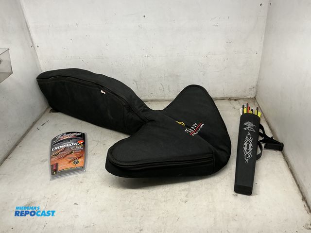 Repocast.com - Lot 2-30637 - Barnett raptor crossbow (18.5”Wx35.5”L ...