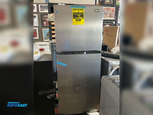 Lot 2-13759 - Scratch & Dent Avanti FF10B3S Refrigerator/Freezer