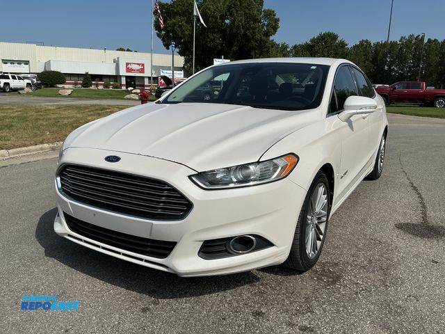 Lot 2-95908 - 2013 Ford Fusion SE Sedan Hybrid FWD