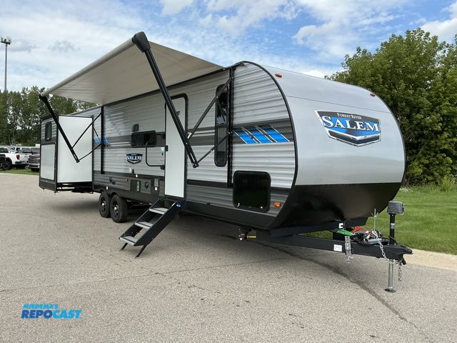 Lot 2-41602 - 2022 Forest River Salem 31KQBTS Camper Travel Trailer