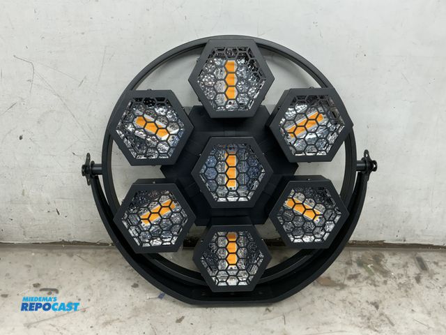 Lot 2-62418 - Shenzen Zhuoqiong Technology ZQ01444 Stage Light