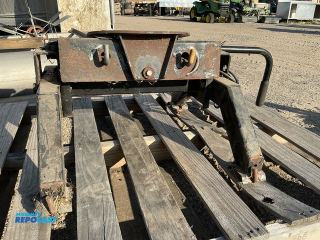 Lot 2-96812 - RBW Industries  5th Wheel Hitch