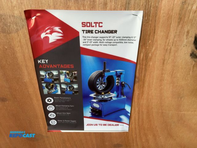 Lot 2-41421 - New SDLANCH SDLTC Tire Changer, 220/380 Volt, 1020mm Max Wheel Diameter, 12-24" Inner and 10-22" Out...