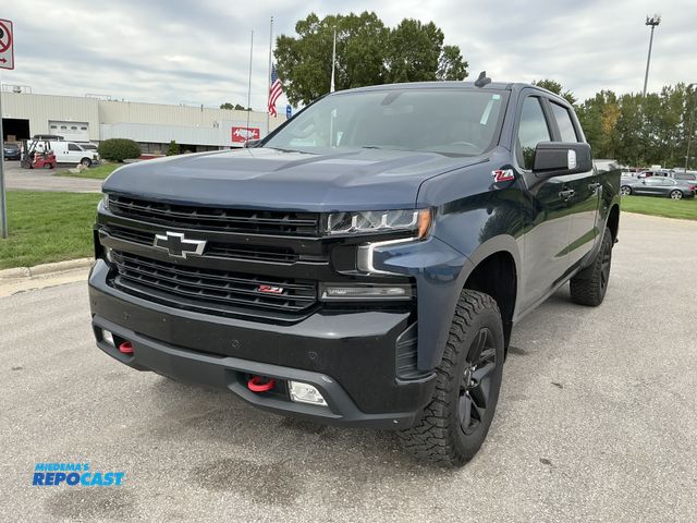 Lot 2-33400 - 2022 Chevrolet Silverado 1500 LT Trail Boss Crew Cab Standard Box Pickup Truck 4x4
