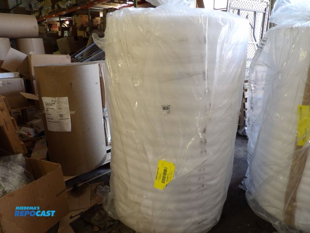 Lot 2-58347 - New Shipping + Packaging Foam Roll 1/4 "foam thick 48" Roll width 250' Length, White, perforated