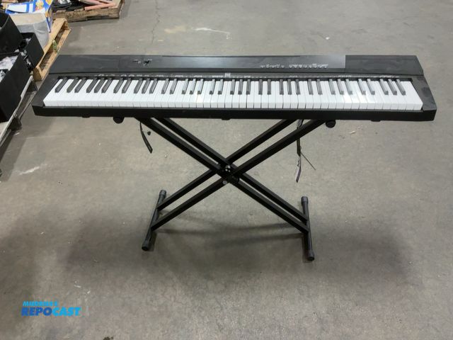 Lot 2-35304 - BCP Electronic Keyboard Electronic Keyboard/Piano