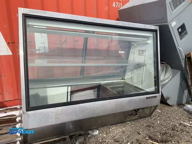 Lot 2-19494 - True Glass Display Cooler