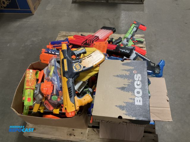 Lot 2-92344 - Skid lot of various Nerf Guns &amp; nerf accessories