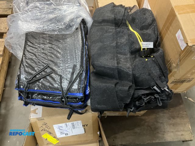 Lot 2-65745 - New (1) 12ft x 12ft trampoline pad safety replacement for round trampoline spring cover black and bl...