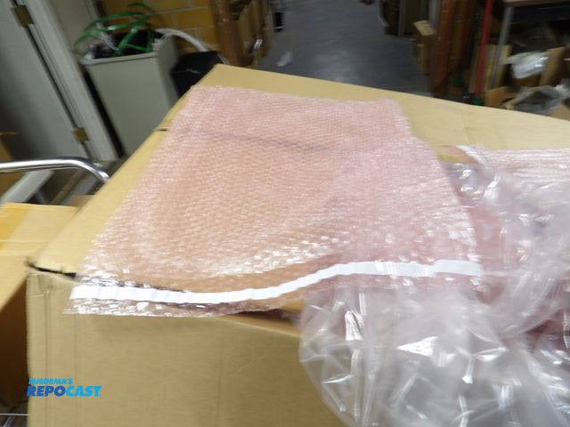 Lot 2-53932 - Lot of (300) Anti-Static bubble bags
15" x 171/2" x 3/16" 2 boxes with 150 each
#56LT38