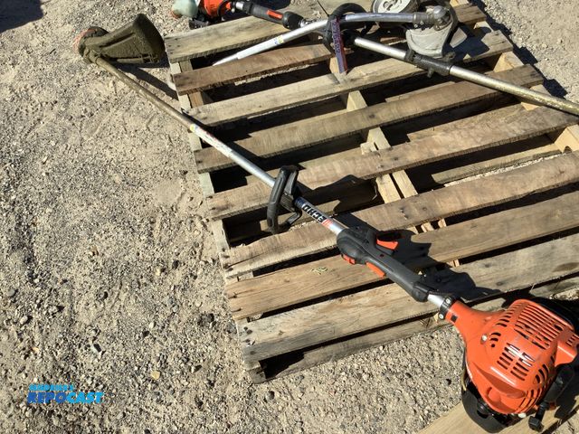 Lot 2-75421 - Echo SRM-225 weed wacker gas powered used 59” long