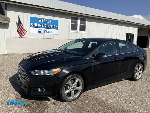 Lot 2-61127 - 2016 Ford Fusion SE Sedan FWD