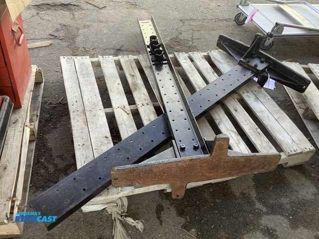 Lot 2-27907 - Lot of (2) cantilever uprights, approx. 6' tall, used condition