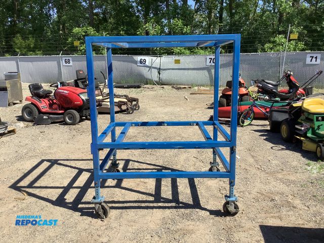 Lot 2-75436 - Portable, rolling, indoor construction and industrial, adjustable height scaffolding platform. Excel...