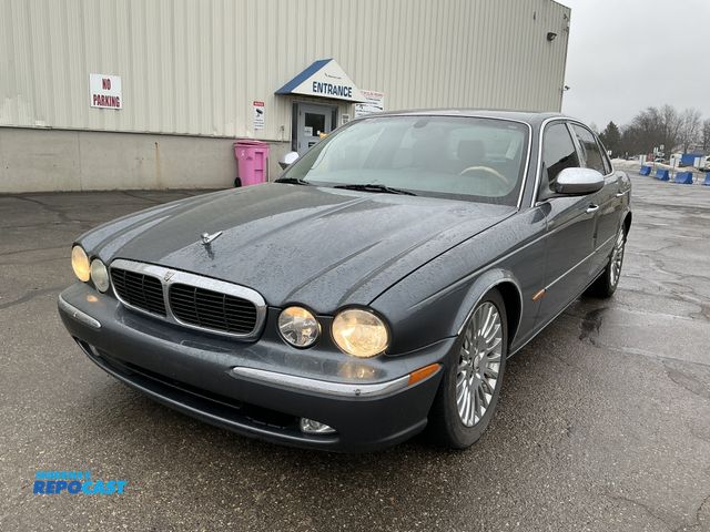 Lot 2-77200 - 2004 Jaguar XJ8 XJ8 Sedan RWD