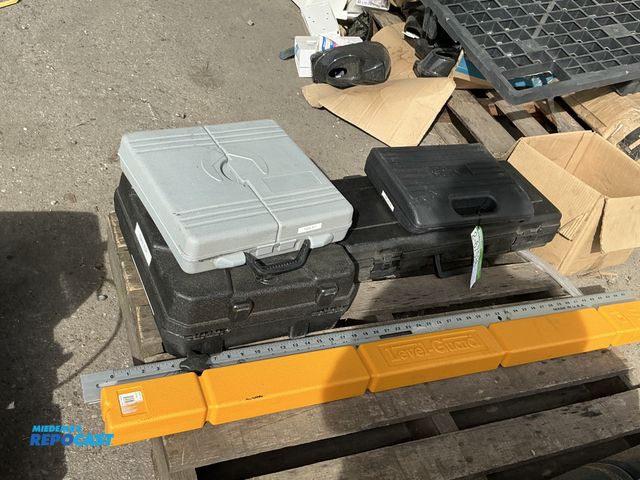 Lot 2-67536 - Lot of various different tools in cases, such as a measuring tool and leveler, a tool kit, a snap sh...