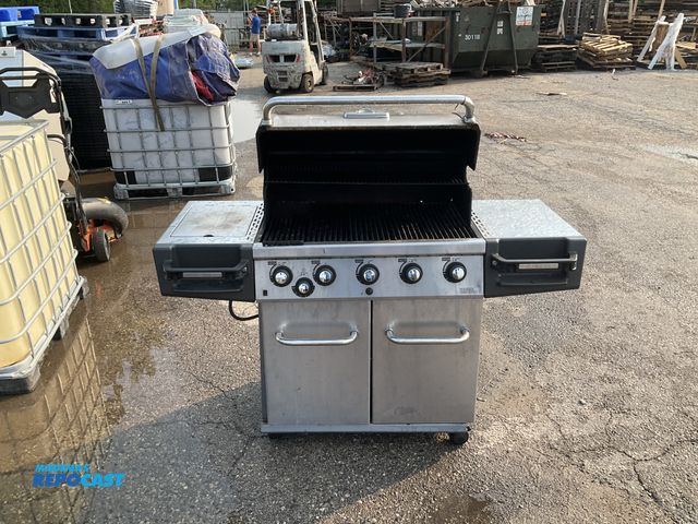 Lot 2-18793 - Huntington 6585-69 5-burner natural gas grill, Huntington Patriot series