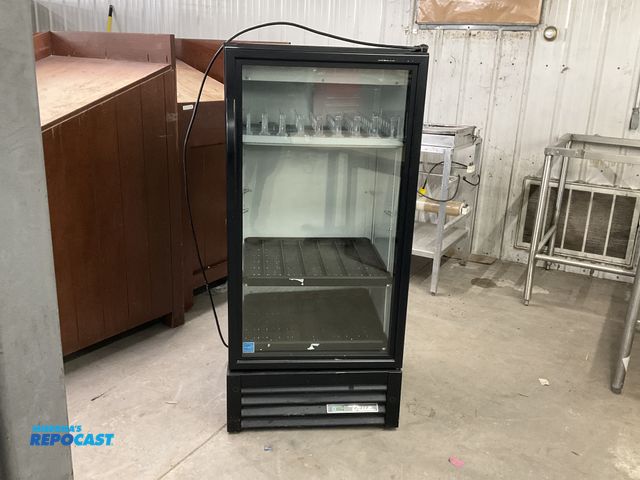 Lot 2-23900 - True model GDM-10-HC-TSL01 refrigerated display cooler S/N 9890608 with 115 volt input, 3 adjustable...
